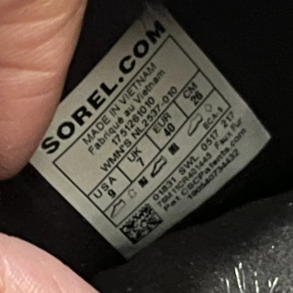 Sorel size 9 black waterproof fur lined winter boots
